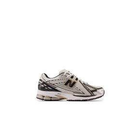 Mens Sneakers M1906RA Silver