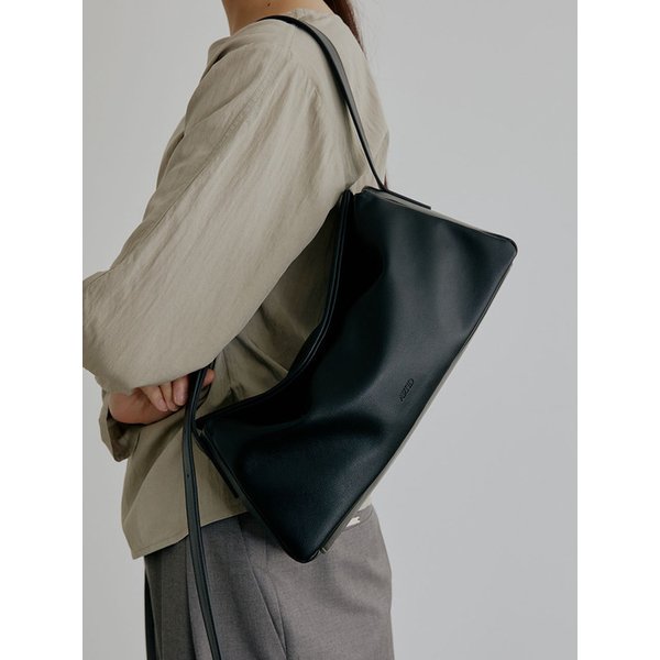 리네아 오버랩 플랩 숄더_BLACK