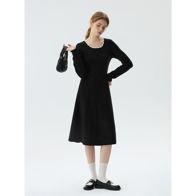 웬스데이딜라잇 WD_Embroidered round neck knit dress