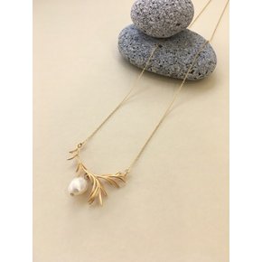 LEAF PEARL NECKLACE