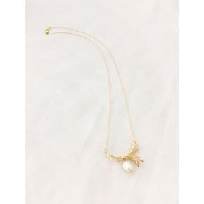 LEAF PEARL NECKLACE