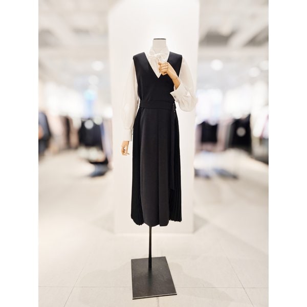 [파주점] [더아이잗컬렉션]플리츠 브이넥 레이어드 원피스 CS2B0OP231