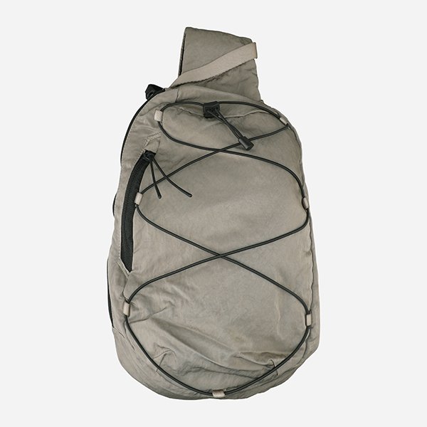 [시흥점] 5F 19CMAC735A 005269G 356 나일론 B 렌즈 크로스바디백 펀가이 그레이