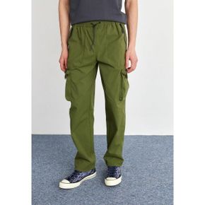 4215112 Ellesse SQUADRON PANT - Cargo trousers khaki