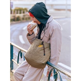 KIU 가방 패딩 드로스트링 토트백 K475