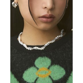 FALLING FLOWER WAVE NECKLACE
