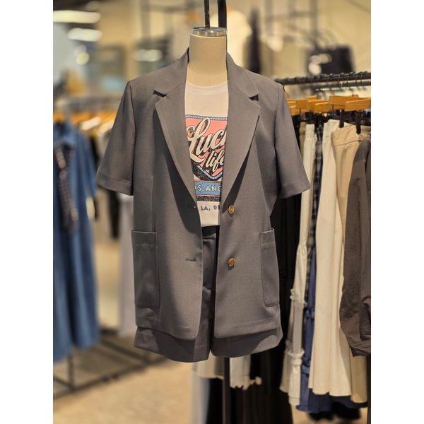 [파주점] 랩 뒤트임 오버핏 반팔 자켓 AS2EJ460