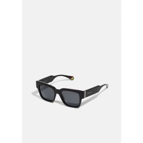 4372135 Polaroid UNI - Sunglasses black