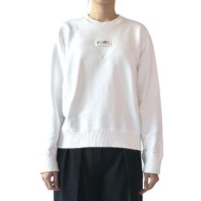 25FW MM6 마르지엘라 MM6 패치 박시핏 맨투맨 S52GU0247 M25025 101