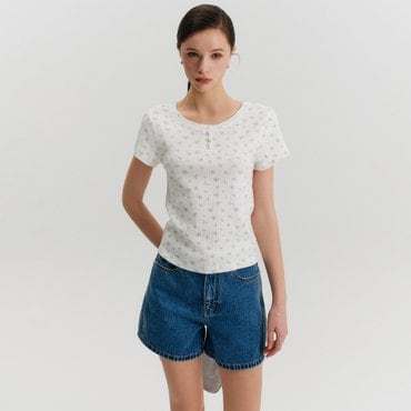 룩캐스트 미아 플라워 버튼 티셔츠_아이보리 / MIA FLOWER BUTTON T-SHIRT_IVORY