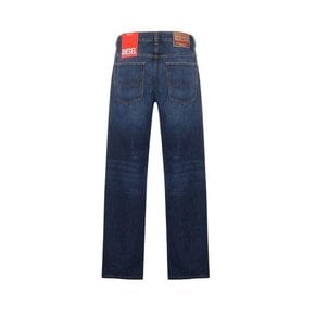 26SS 디젤 2001 D 매크로 릴렉스 핏 데님 팬츠 A11598 09I27 01 DOM