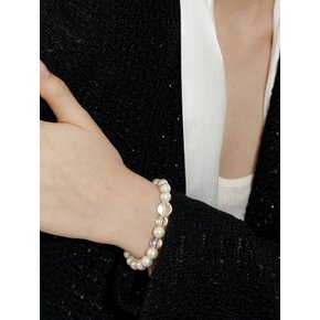 Classic 90s Pearl Bracelet