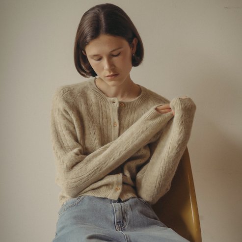 노운베러 Soft round neck knit cardigan_Beige