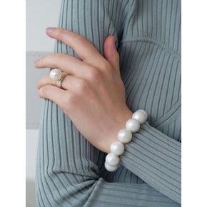 Soft Big Pearl Bracelet