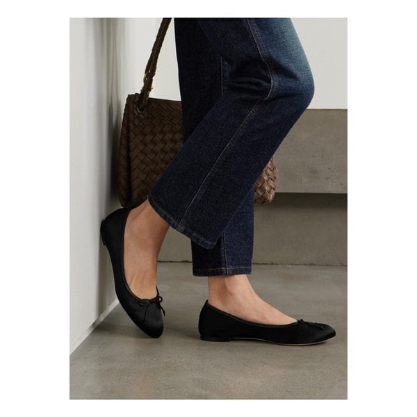 베랄림 보우 디테일 가죽 트리밍 새틴 발레리나 플랫 10mm 블랙 1647597351904018