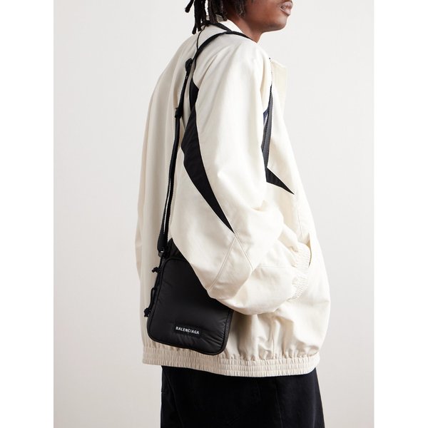 익스플로러 로고 아플리케 패디드 나일론 메신저백 1647597319184840