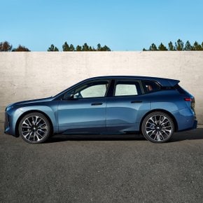 iX (xDrive60, M70)