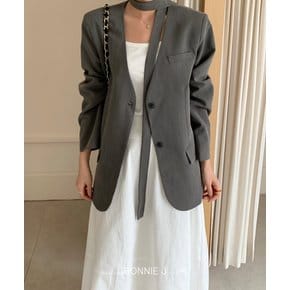 벨티드+타이넥 연출 스트랩 노카라 자켓 모던 오피스 스탠다드 블레이저