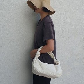 [최초판매가165000원] Mogly Bag / Milk