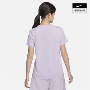 [나이키코리아공식]여성 나이키 스포츠웨어 클럽 에센셜 티셔츠 DX7903-511