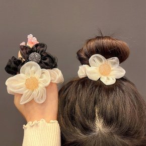 여자 셔링 크림색 꽃무늬 헤어끈 펄블랙 머리끈