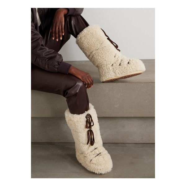 문부츠 아이콘 컬리 엑스트라 플러시 니 부츠 크림 46376663162976153