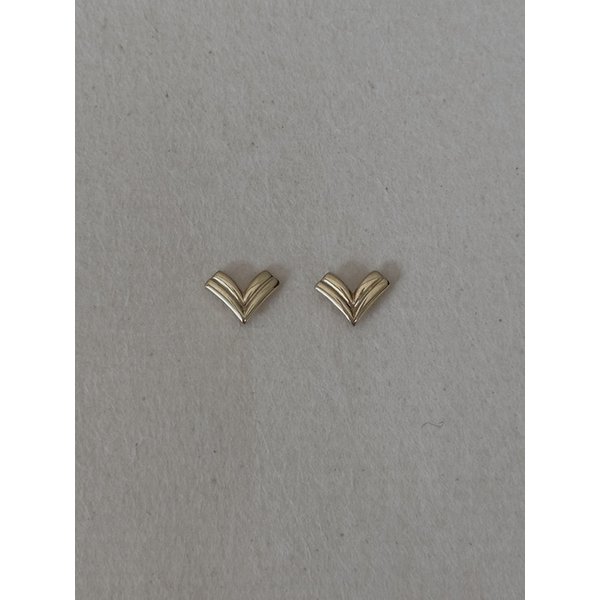 14k Vee earrings