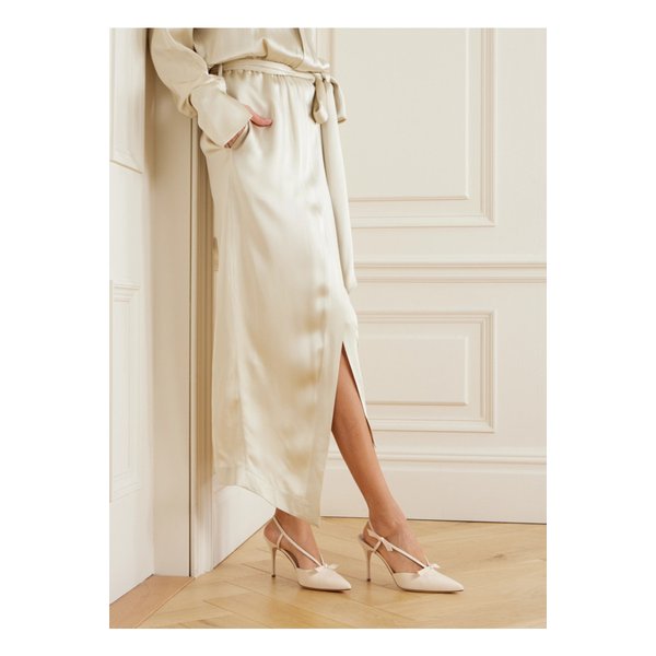 코린티아 보우 장식 실크 크레이프 드 신 슬링백 펌프스 90mm 1647597320943670