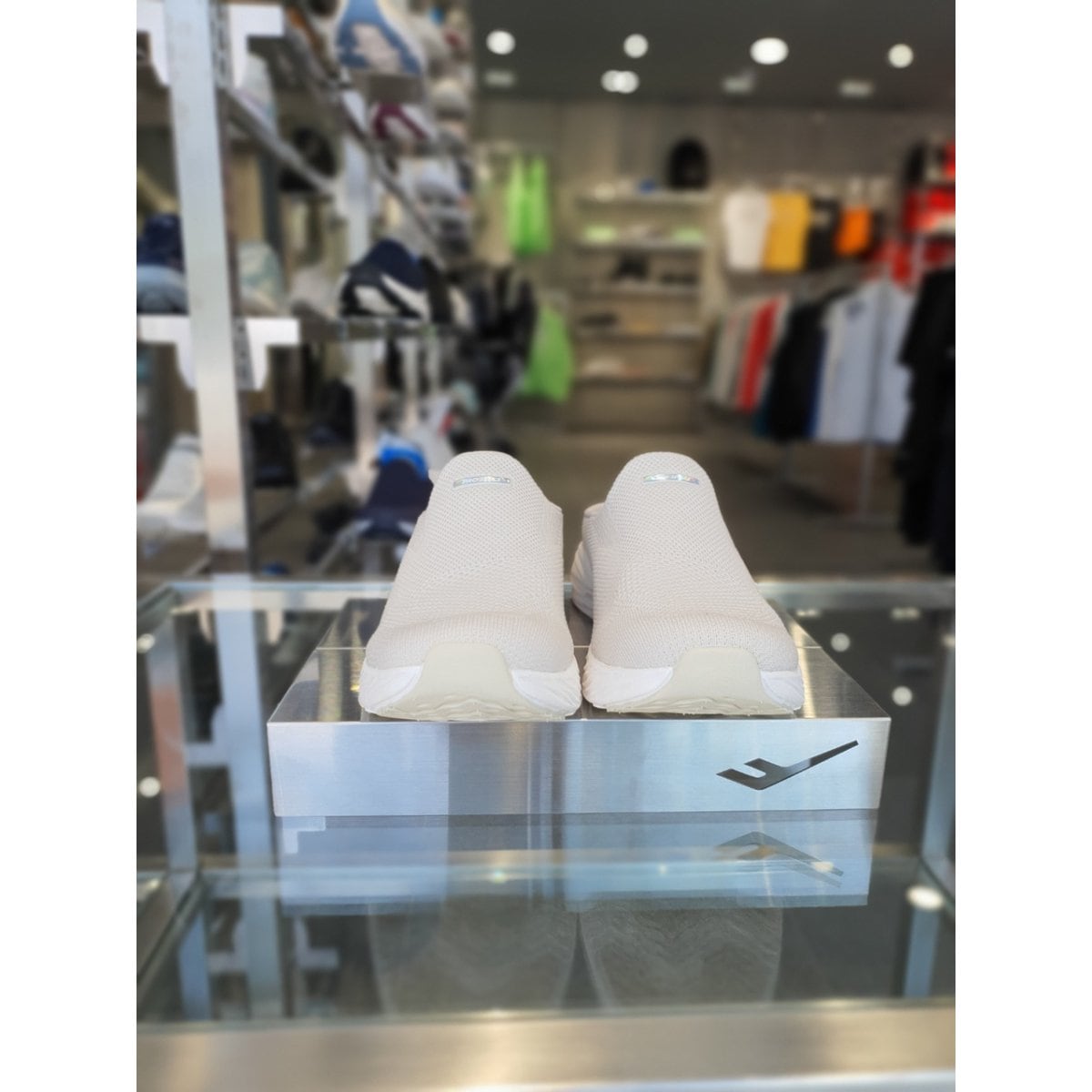 확대된 대표 .