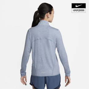 우먼스 나이키 드라이 핏 스위프트 엘리먼트 UV 쿼터집 러닝 탑 NIKE FB4317-440