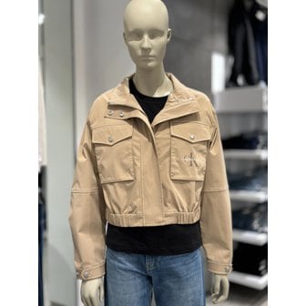 Calvin Klein Jeans [여주점] CKJ [캘빈클라인진]여성 릴렉스핏 스탠드 카라 유틸리티 재킷 (J220576-PF2)