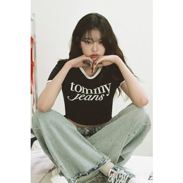 타미진스 [장원영PICK] 여성 스크립트 링거 티셔츠 T32F1TTO38TWT1 TOMMY JEANS