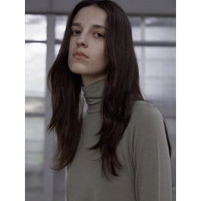 WILDE TURTLENECK (KHAKI)