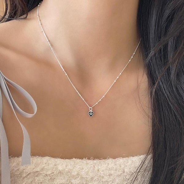 [옷자락] 여자 기념일 선물 미니 블랙하트 리본 팬던트 목걸이