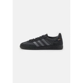 5328048 adidas HANDBALL SPEZIAL UNI - Trainers carbon/grey four/core black