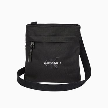 Calvin Klein Jeans ACC 남성 볼드 로고 나일론 슬림 크로스오버(4D3178G-UB1)