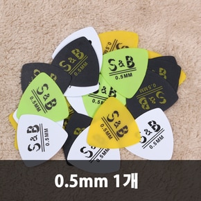 삼각 카본 0.5mm 통기타 피크 1개입 기타연습재료