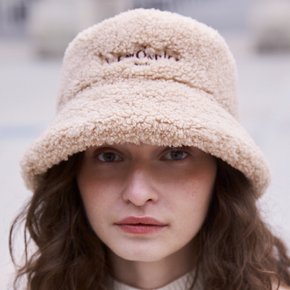 FAUX FUR BUCKET HAT WITH LEMÖNPLET LOGO (LAC026KRACC)