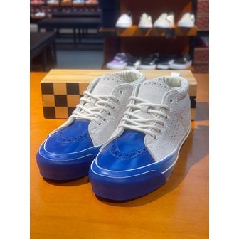 반스 [여주점] (남여공용) 스니커즈 프리미엄 스케이트 미드 리이슈 (마시멜로우) (VN000S67CDA)