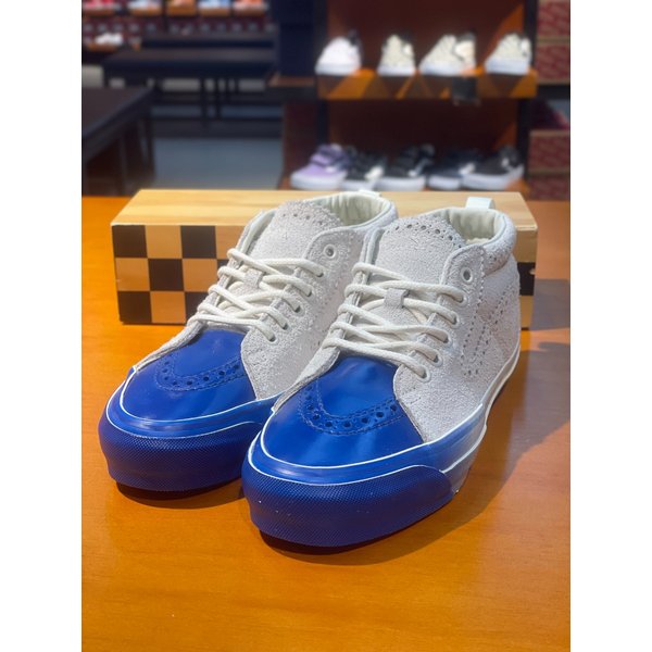 [여주점] (남여공용) 스니커즈 프리미엄 스케이트 미드 리이슈 (마시멜로우) (VN000S67CDA)