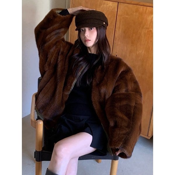 [지우 PICK] REVERSIBLE FAUX FUR PADDED JUMPER [KHAKI]