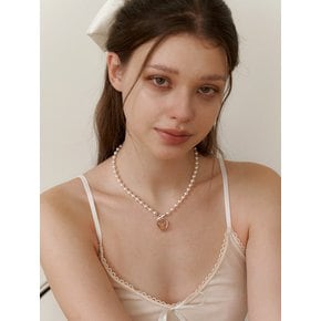 beige heart pearl necklace