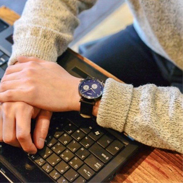 [옷자락] 여성용 캐주얼 가죽 손목시계 블루 미니멀 디자인