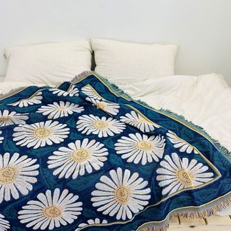 5. 감성 캠핑 담요..