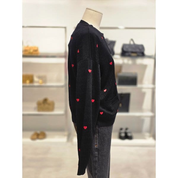 [여주점] 모노그램 하트자수 가디건 (090477001555)