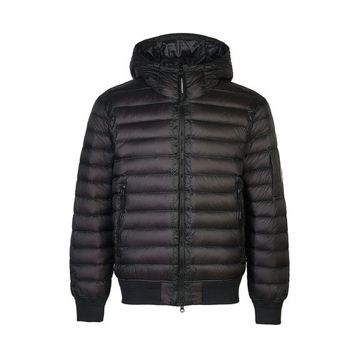 CP컴퍼니 FW26 남성 DD쉘 후드 렌즈 패딩 RCCMOW751A 110416A 999 _EMT