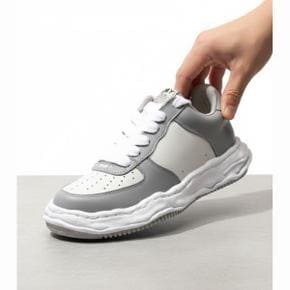 A08FW706 GRYWHT 웨인 OG 솔 레더 로우 스니커즈