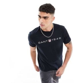 GANT 간트 1949 쉴드 로고 프린트 티셔츠 인 블랙 8100270