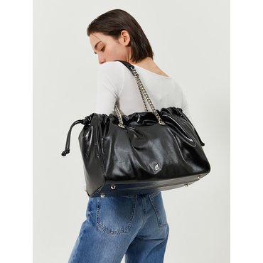 배드지지 CH. SQUARE TRAWSTRING BAG, BLACK