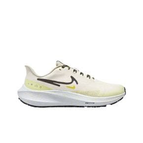 (W) 나이키 에어줌 페가수스 39 쉴드 페일 아이보리 뉴트럴 올리브 (W) Nike Air Zoom Pegasus 3